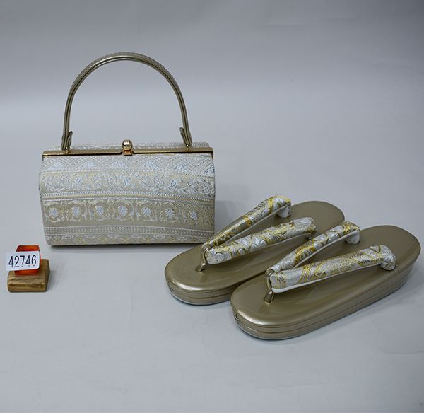 草履バッグセット 金銀帯地 二段 24cm フリーサイズ 適合足サイズ22.5cm~24.5cm 振袖 成人式 留袖 結婚式 NO42746