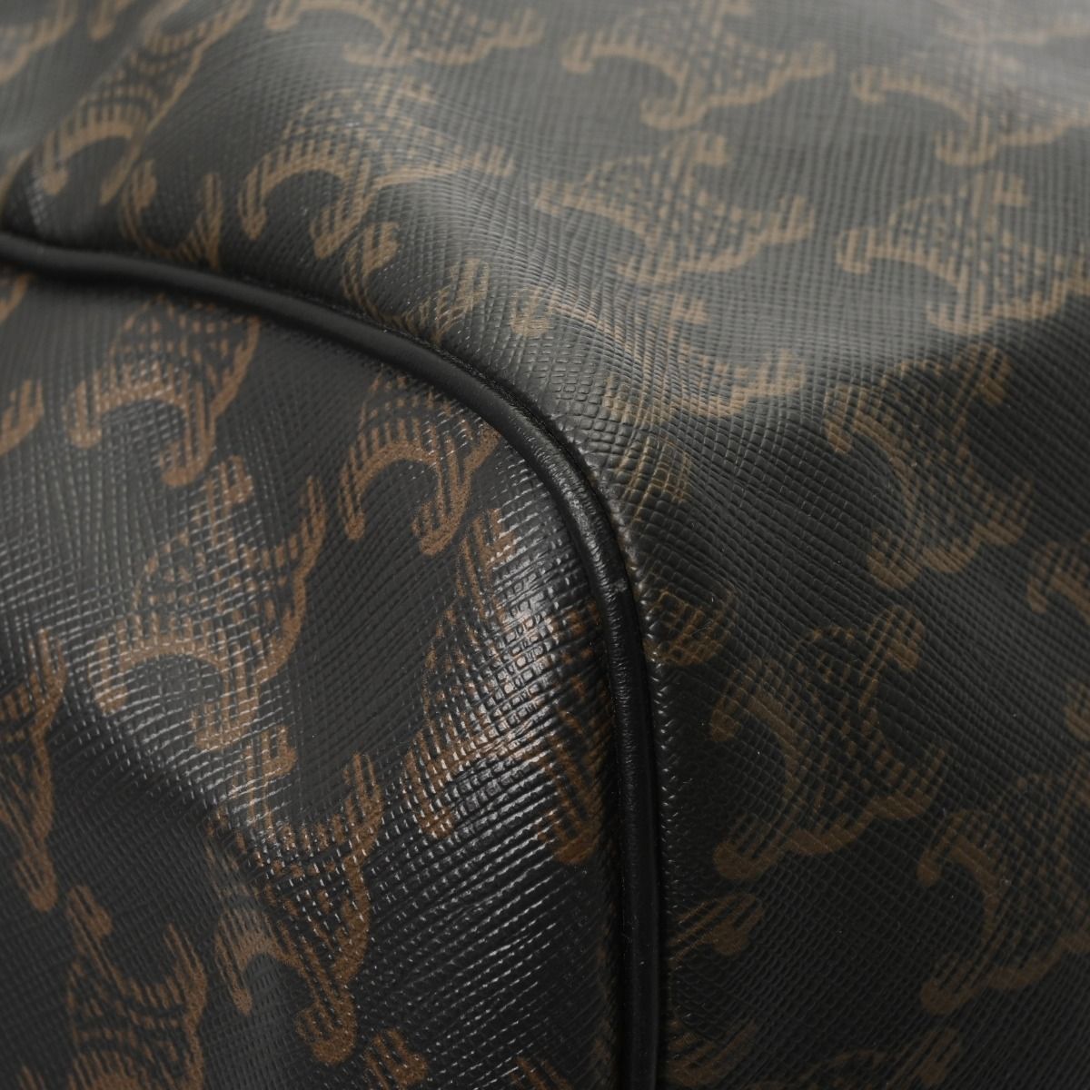 トラベルバッグ