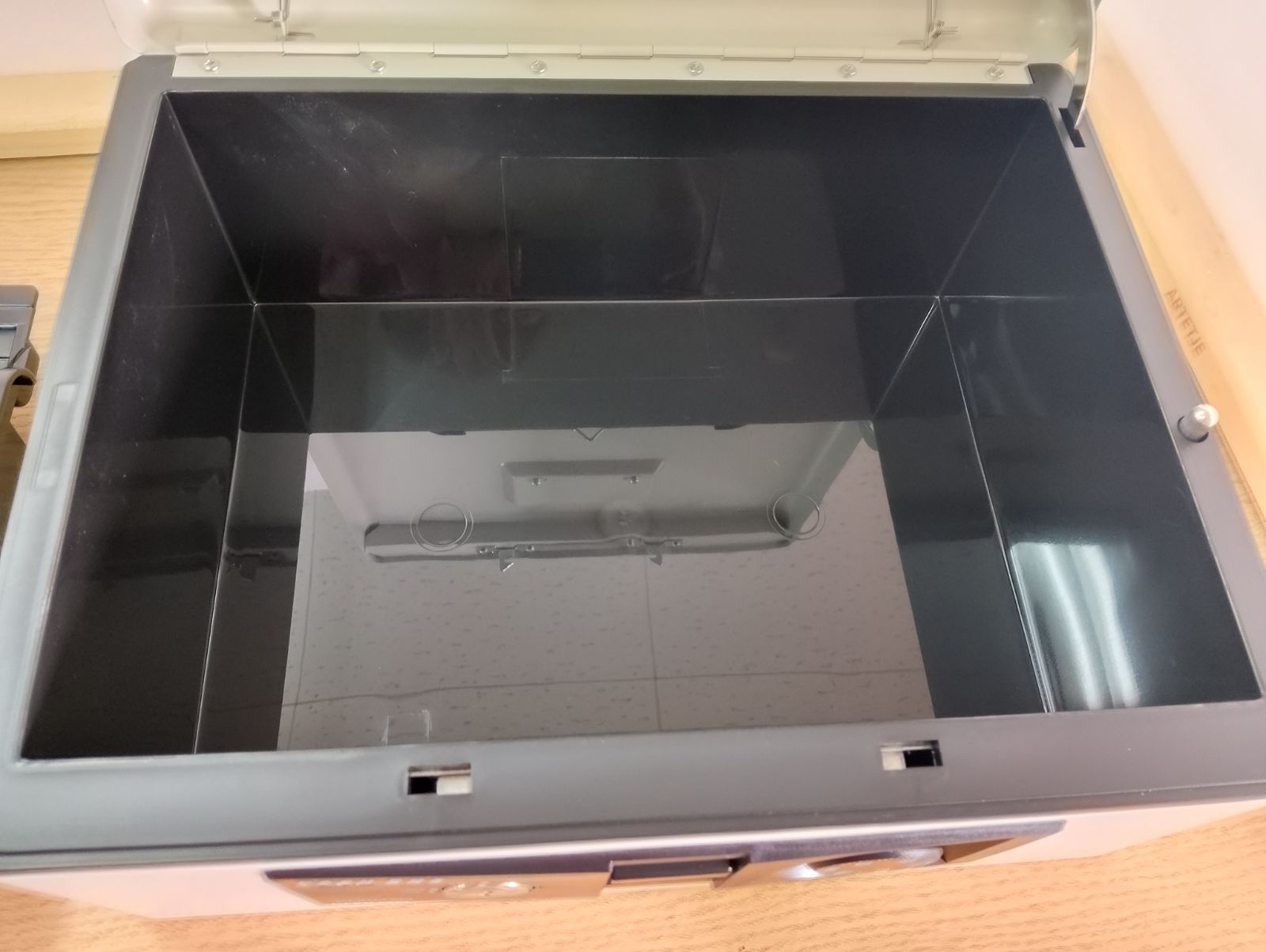 コクヨ 手提げ金庫 ダイヤル付き型 A4 1号 ライトグレー CB-11M 店舗 レストラン 飲食店 病院 医療機関 オフィス 会社 集金 おこづかい管理 フリーマーケット 学園祭 移動販売 キャッシュボックス 管理番号TN301OHW MARWIL-DEMENAGEMENTS_CH