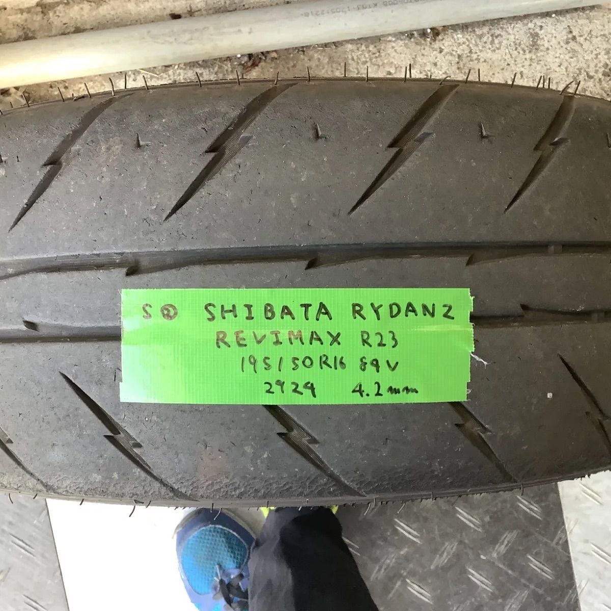 シバタイヤ レイダン