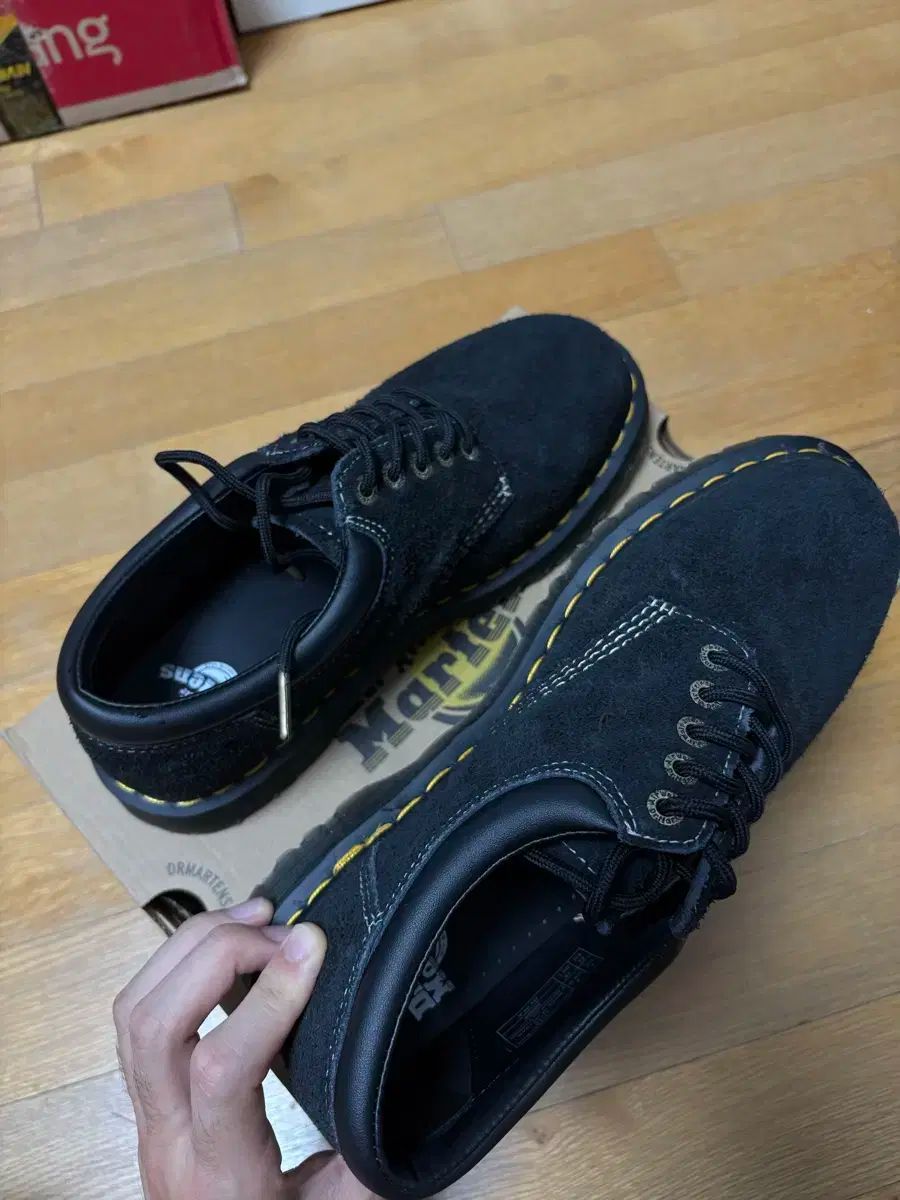 270 DR. MARTENS ドクターマーチン 8053 スウェード