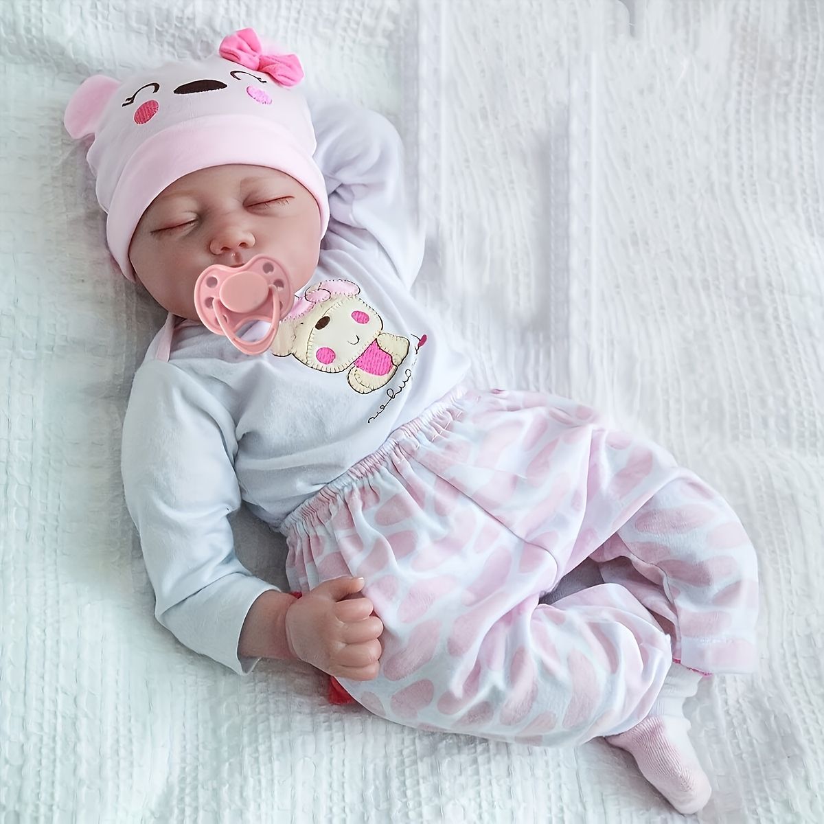 リアルなリボーンベビードール 55cm 女の子 柔らかい新生児人形 ピンクの服& 付属 おしゃぶり 哺乳瓶 出生証明書 コレクター向け クリスマス 誕生日 ギフト 手作り