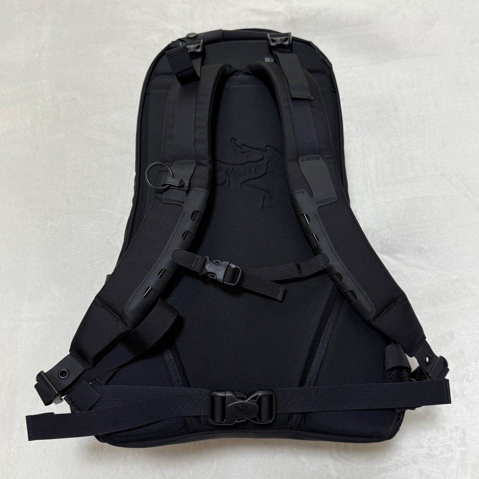 ブラック 刺繍ロゴ