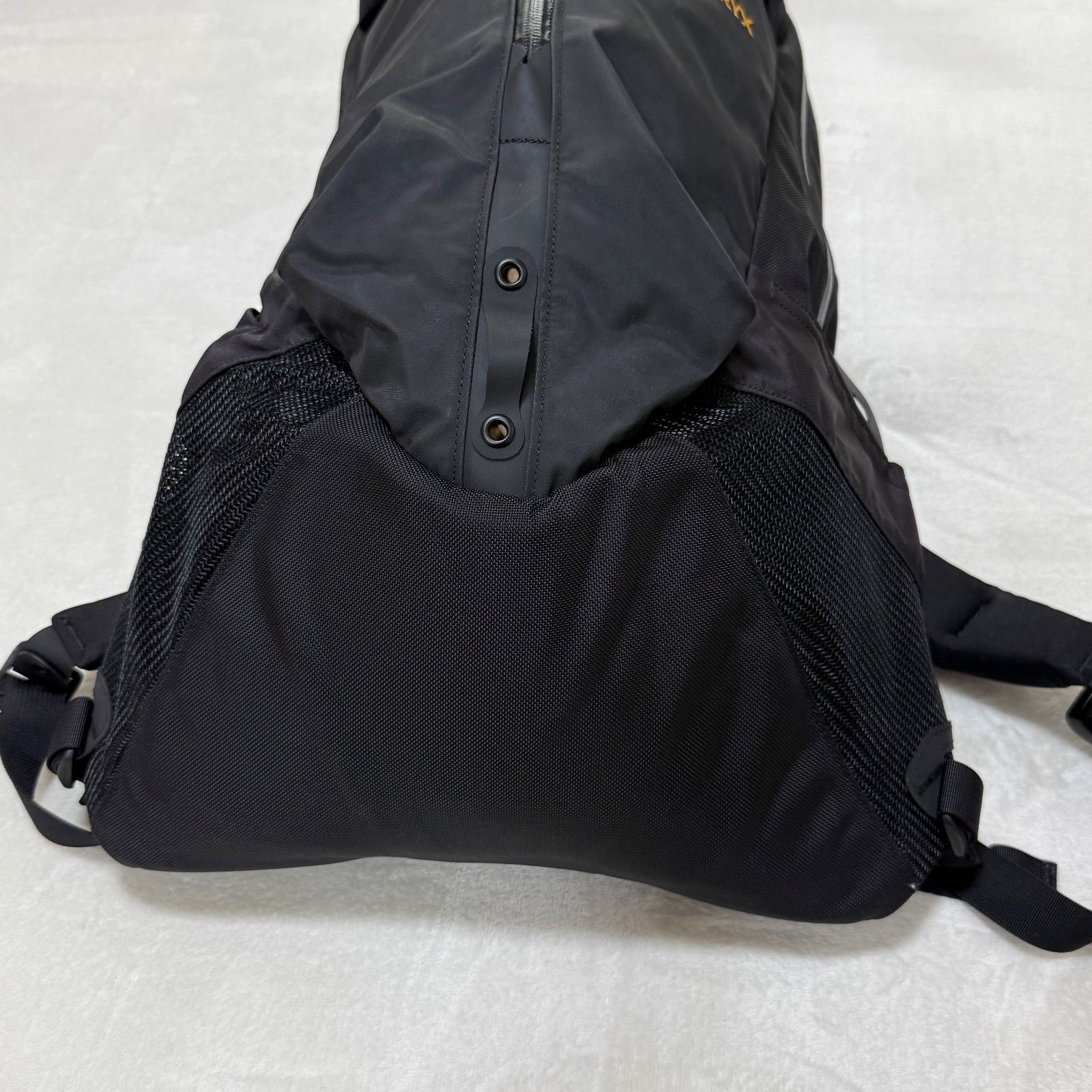 ブラック 刺繍ロゴ