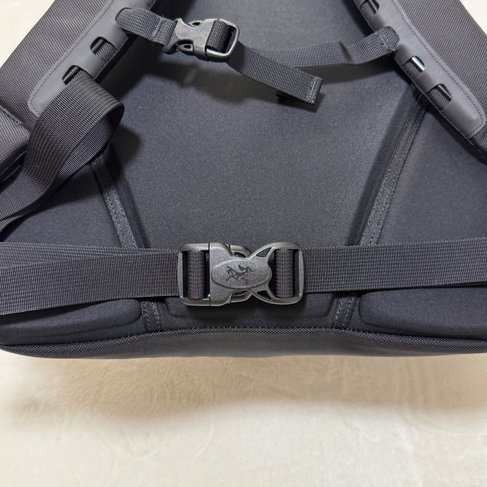 ブラック 刺繍ロゴ