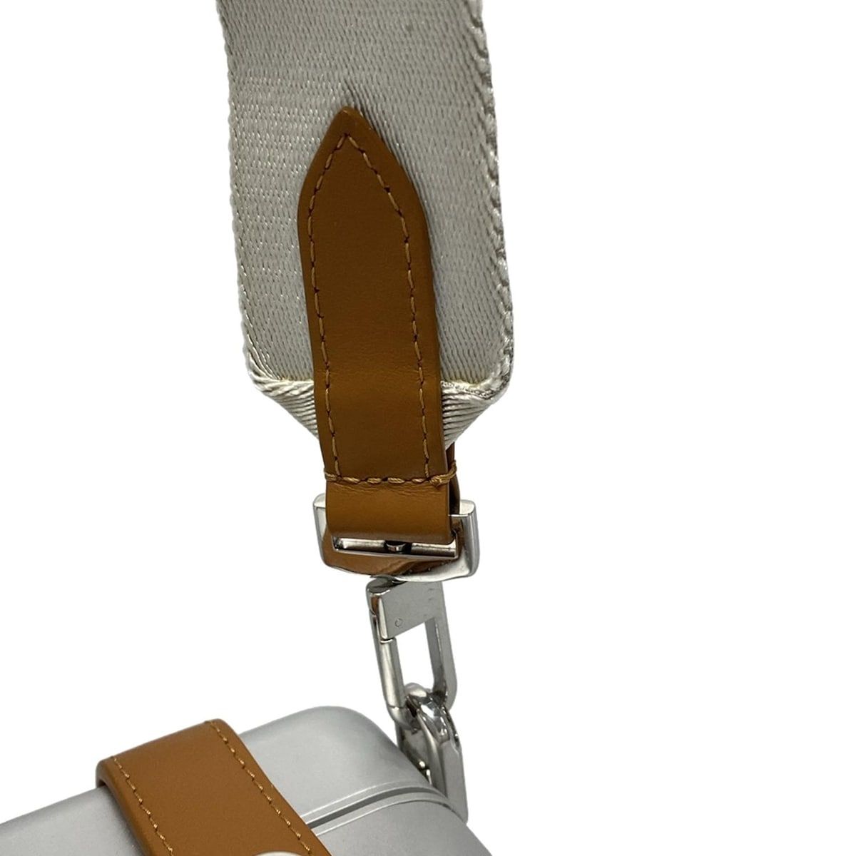 99011000 シルバー×ブラウン