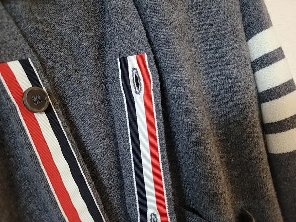 トム ブラウン カシミア 斜めボーダー 四本サイドライン カーディガン