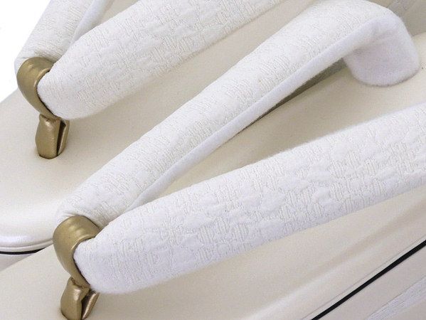 着物美人 み 草履 厚底 ハイヒール 振袖草履 訪問着草履 振袖 訪問着 色無地 成人式 結婚式 入学式 卒業式 お宮参り 草履白 厚底草履 ハイヒール草履 大人 女性 M F L 23 cm-24.5 cm オフ白系 363500