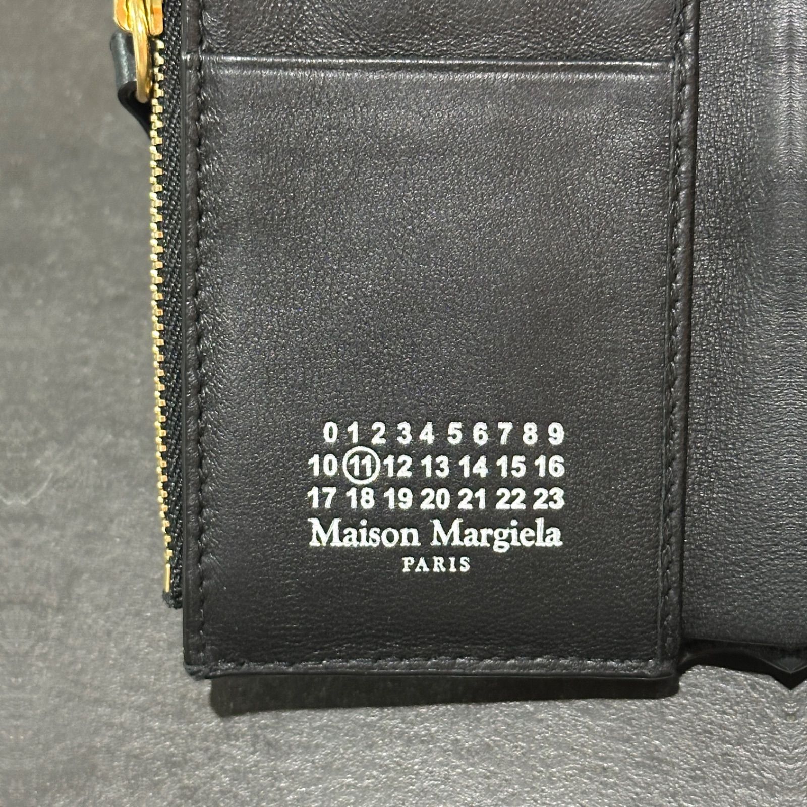  参考上代64000円 MAISON ⑪ Glam Slam グラムスラム 三つ折り財布 レザーウォレット 革財布 メゾンマルジェラ ブラック 2123 M 7 三つ折り財布 折り財布