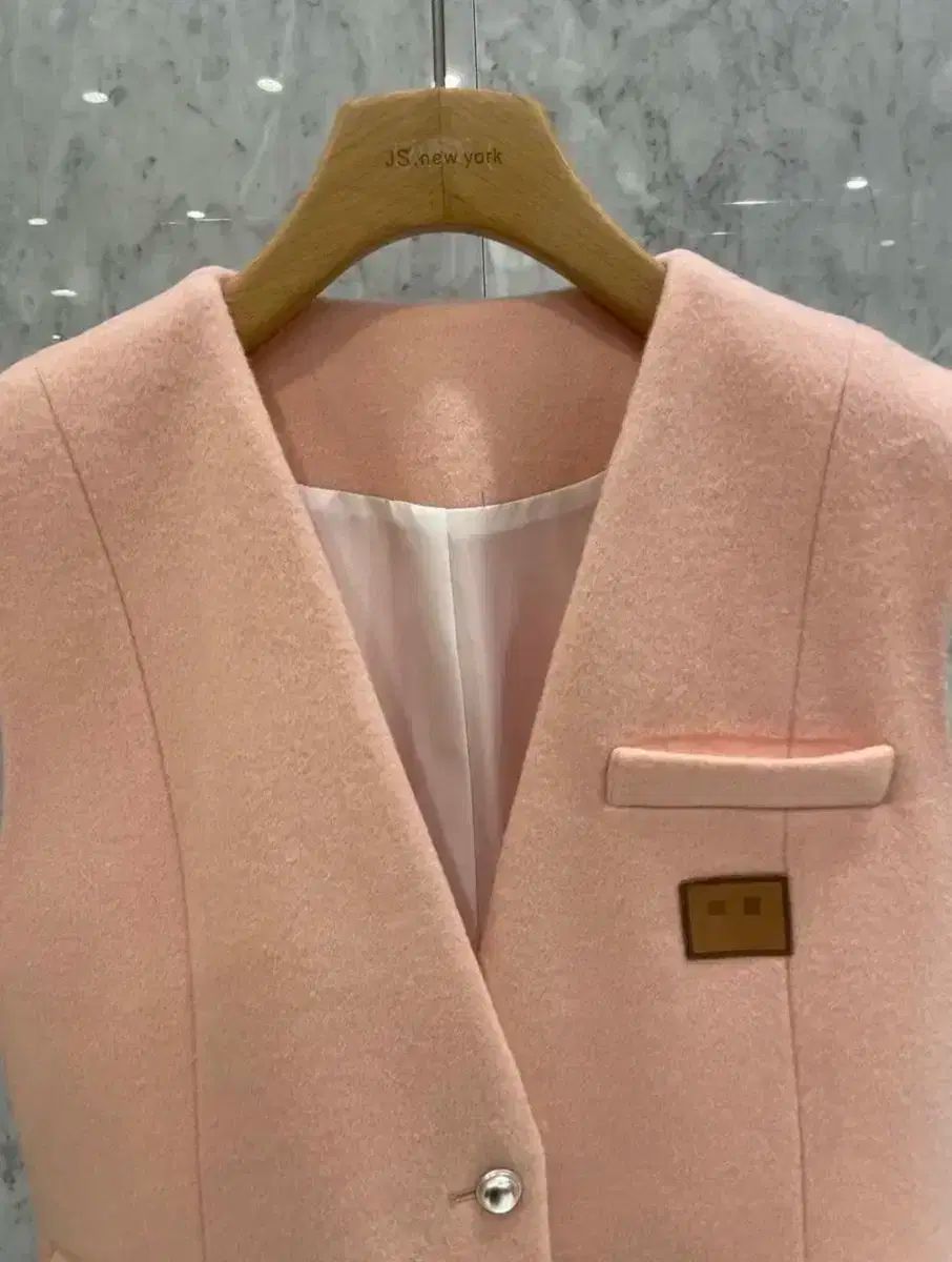 Vネック 2ボタン