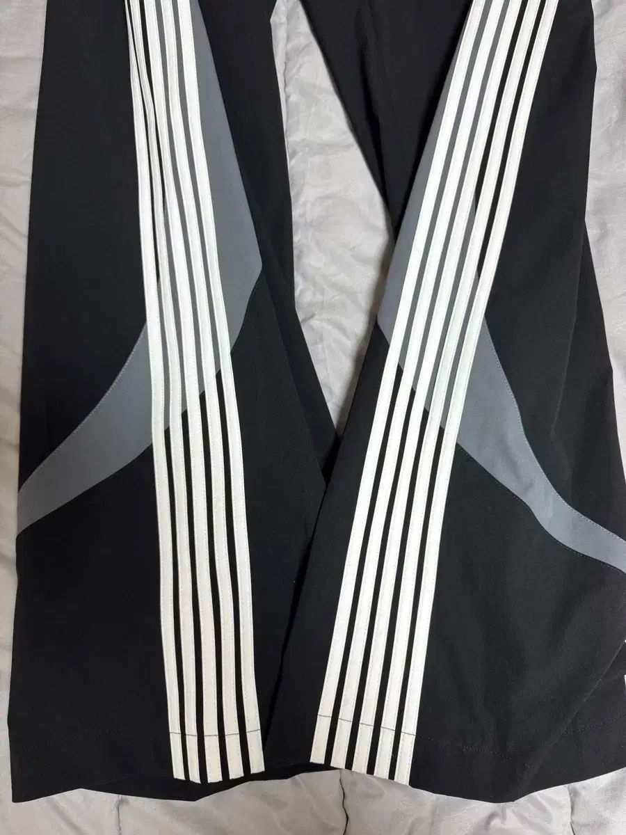 トラックパンツ