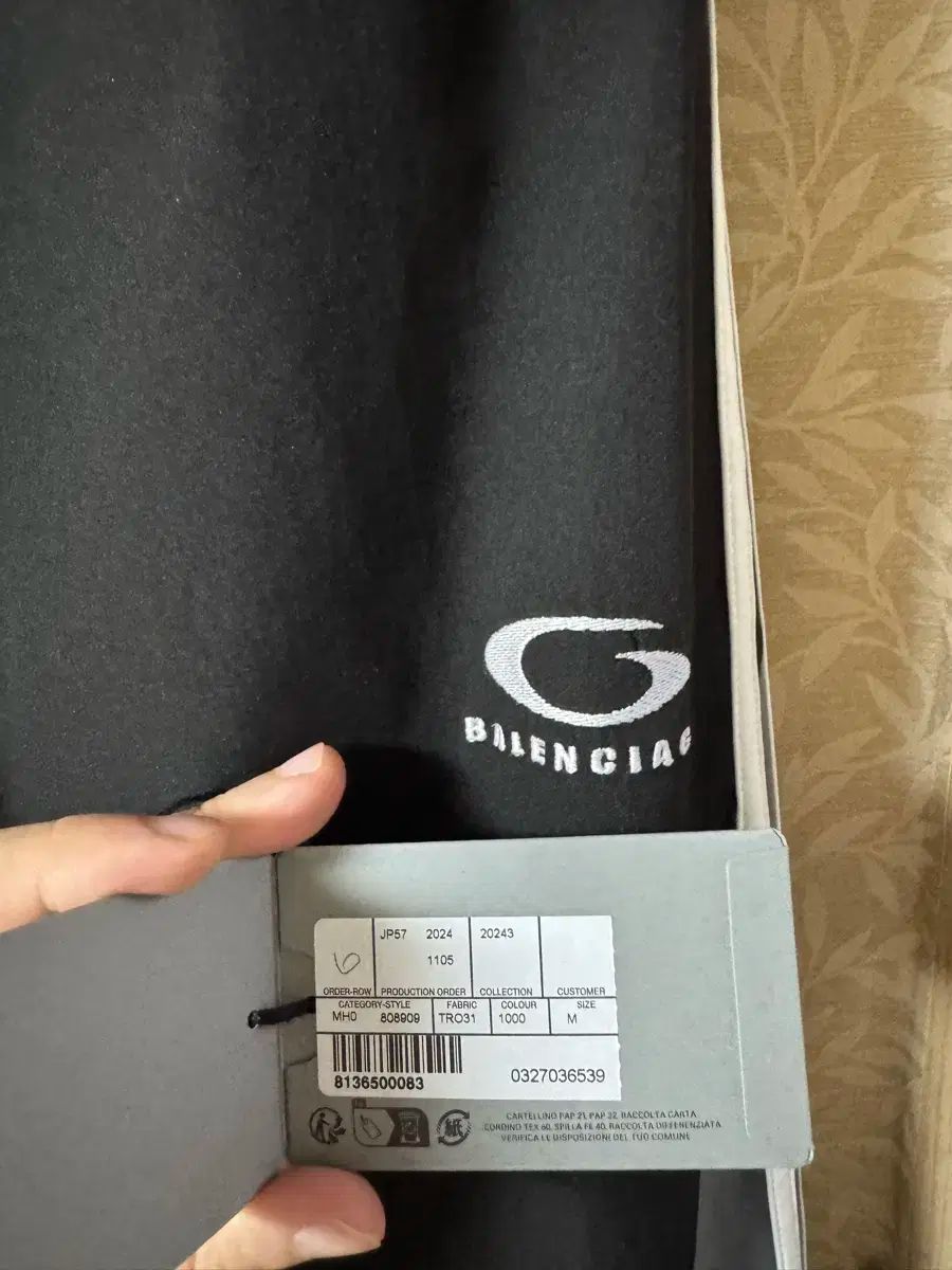 バレンシアガ カットアップ