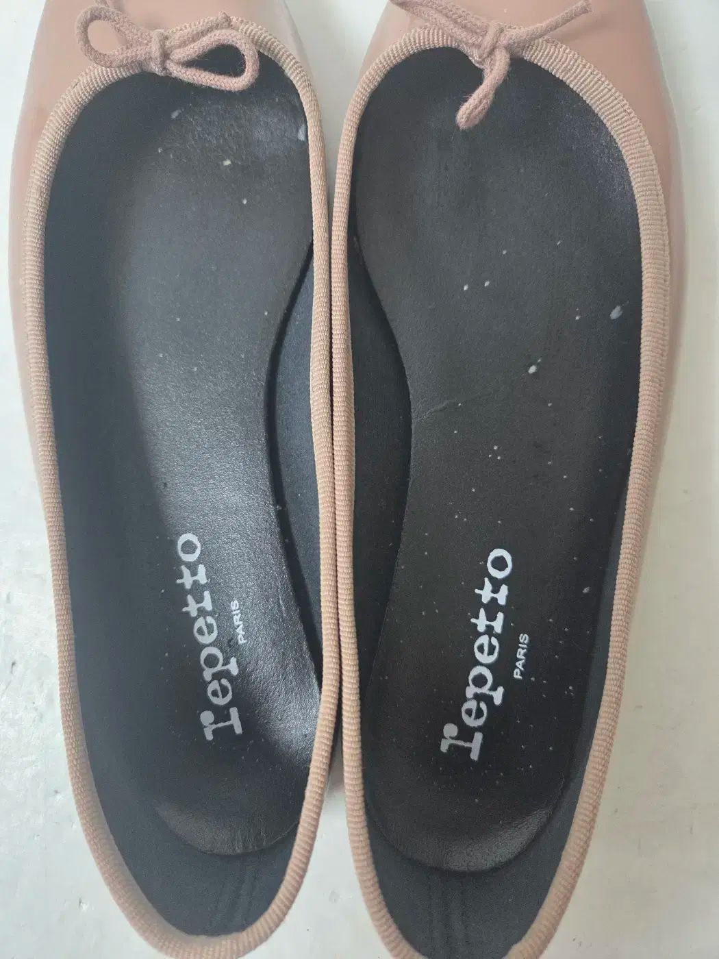 フラットシューズ