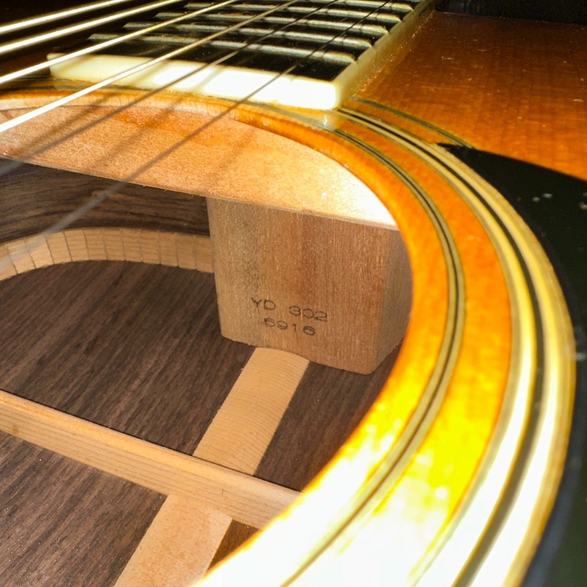 ハードケース付き アコースティックギター