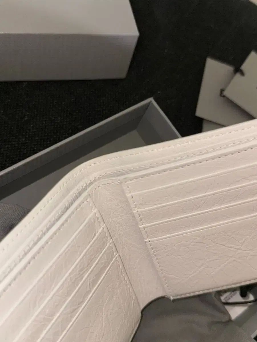 バレンシアガ パリ エフェル塔 二つ折り財布