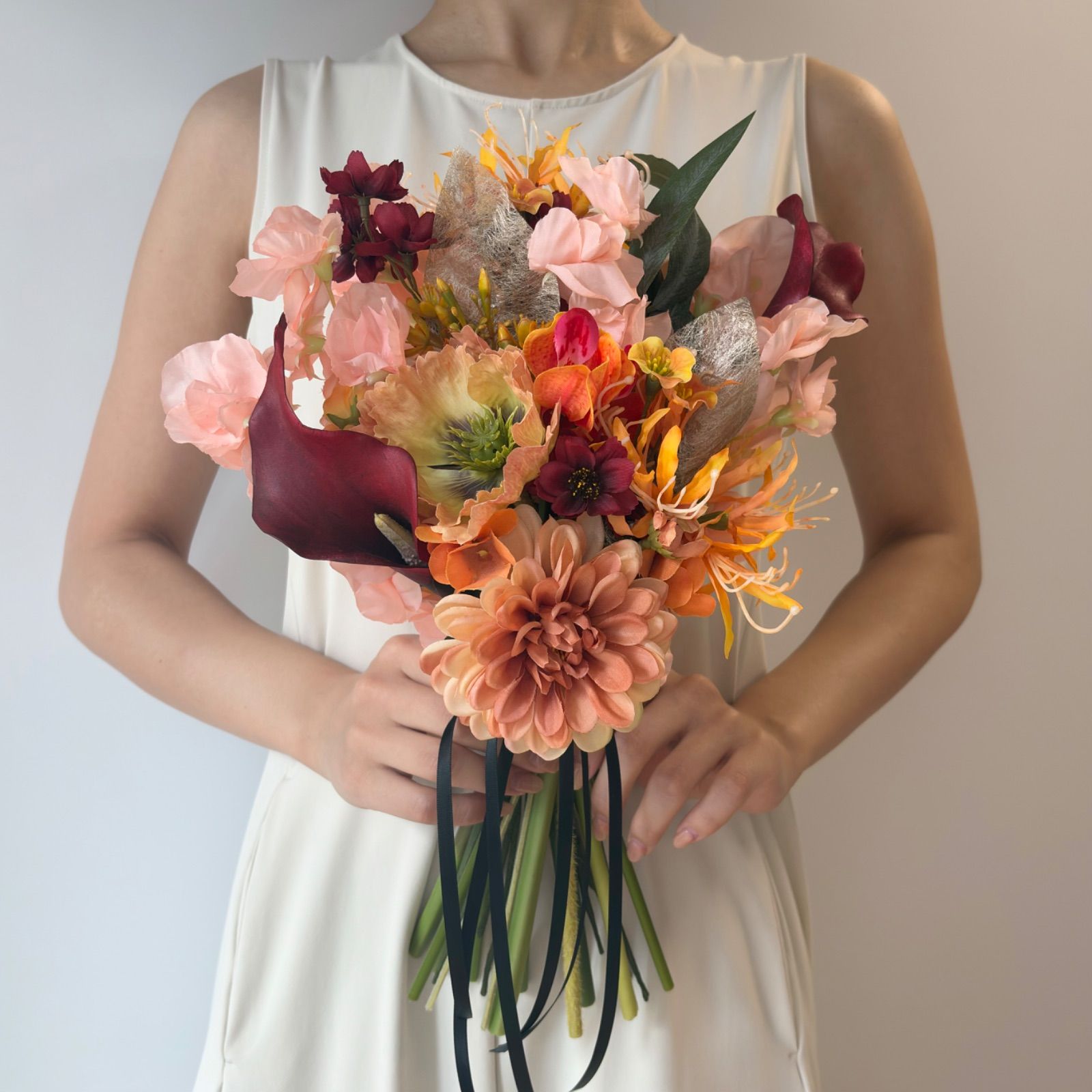 再販なし ブートニア付 ニュアンス 秋の洗練フラワーブーケ|オレンジ×ボルドー アーティシャルフラワー造花