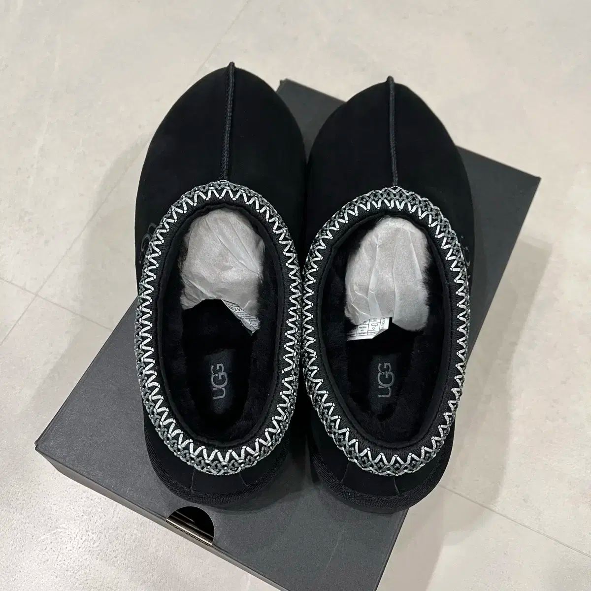 アグ タスマン 2 スリッパ ブラック