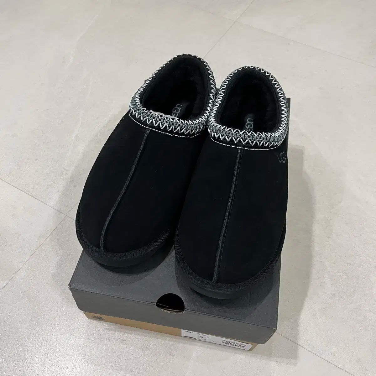 アグ タスマン 2 スリッパ ブラック