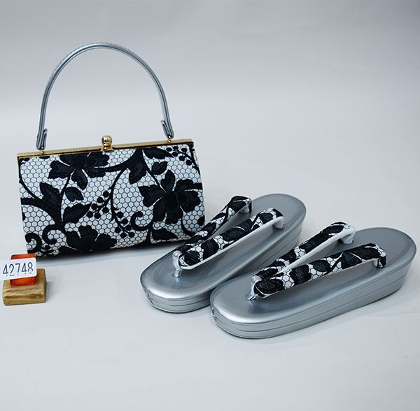 草履バッグセット 黒レース調 二段 シルバー 24 cm フリーサイズ 適合足サイズ22.5 cm～24.5 振袖 成人式 NO 42748