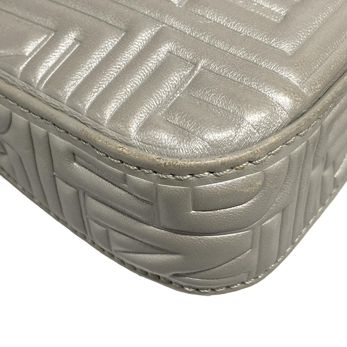 FENDI フェンディ ハンドバッグ マンマバケット 8BR600-YMU シルバー ストラップ取り外し可 ロゴエンボス加工 レザー DECORATOM_COM_BR