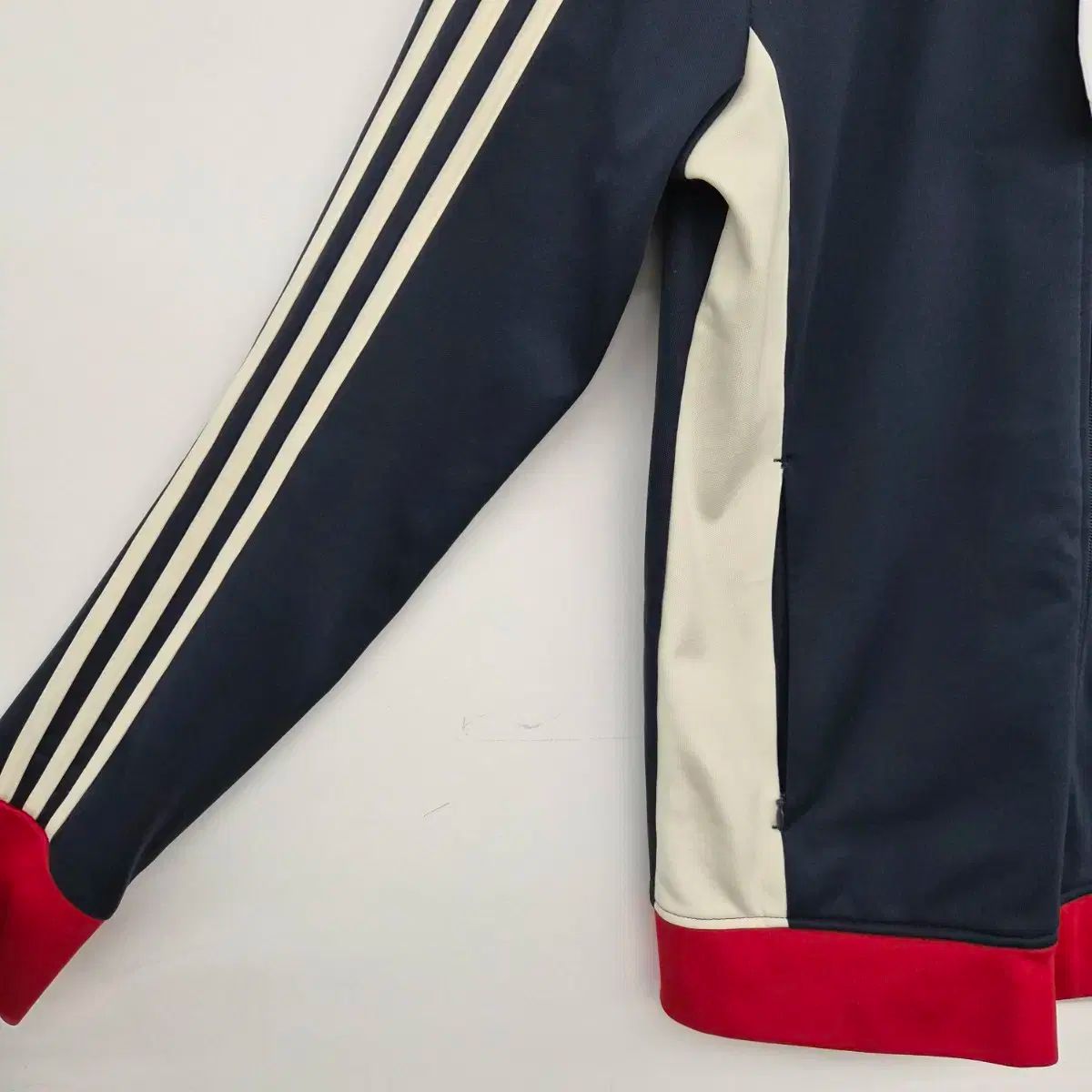 アディダス 3本線 トラックジャージ ネイビー レッド メンズ M
