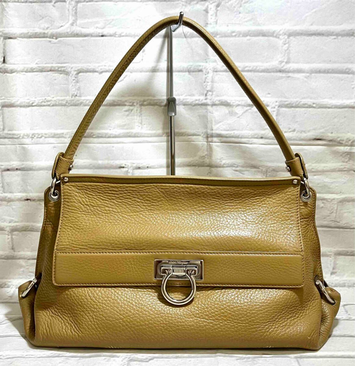 AI鑑定済 Salvatore Ferragamo サルヴァトーレフェラガモ AB 21 D 044 ガンチーニ レザー ワンショルダーバッグ ブラウン