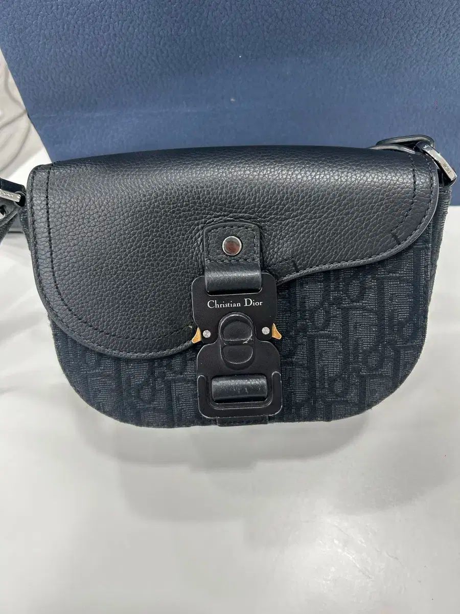 ディオール オブリーク フラップ メッセンジャーバッグ