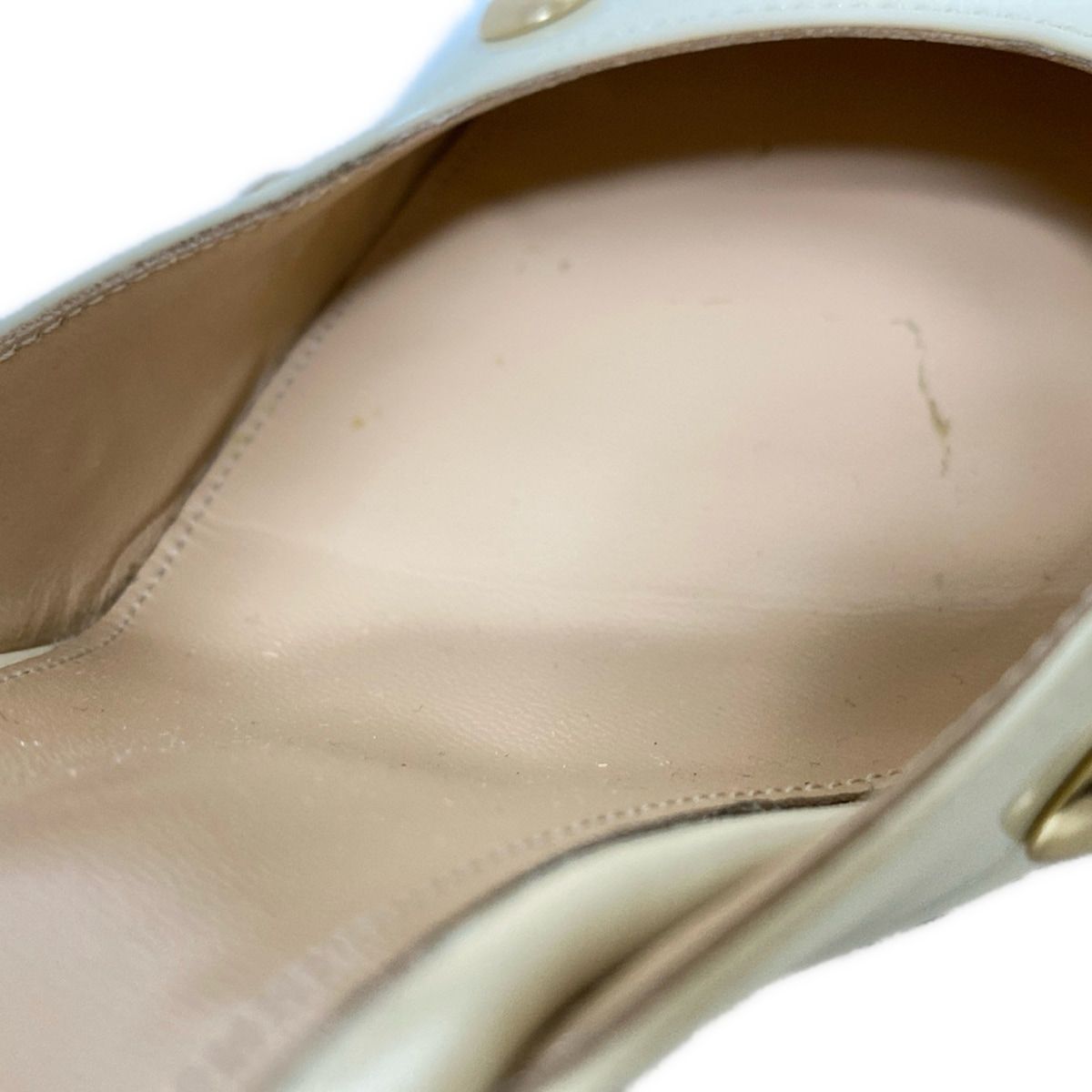 アイボリー スタッズ