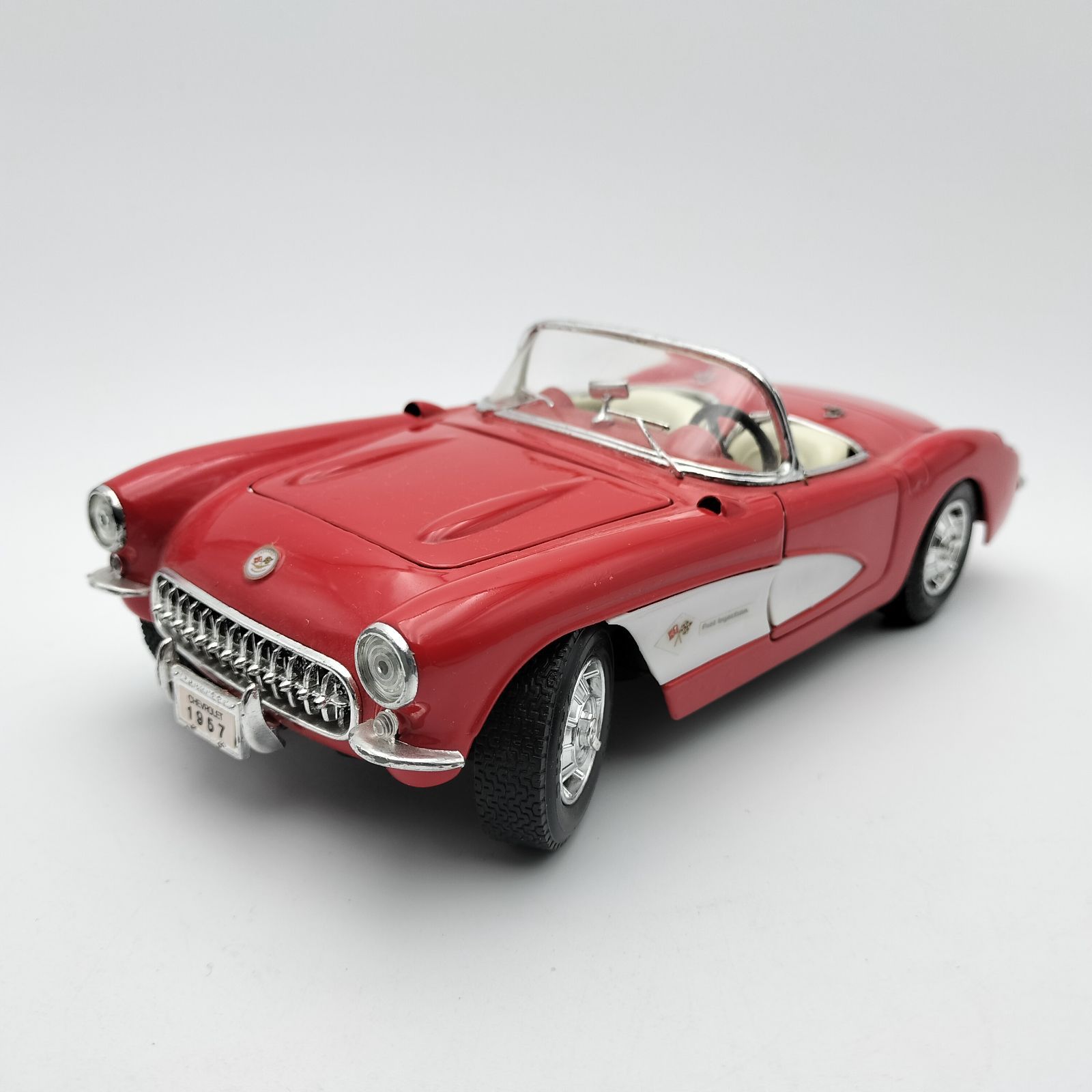 Road Tough 1/18ミニカー シボレーコルベット　1957 レッド Road Tough】1957 Chevrolet Corvette シボレー・コルベット レッド 1