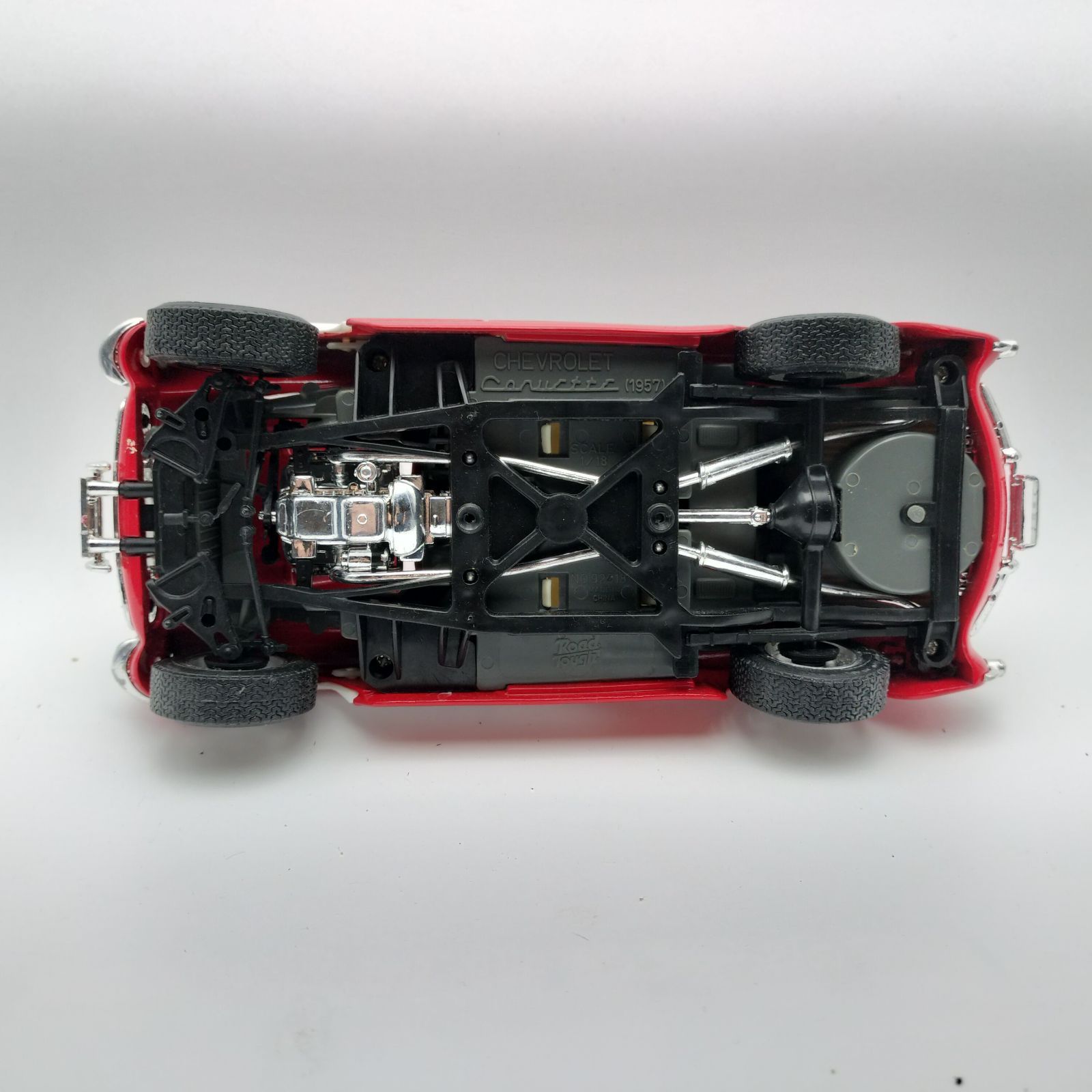 Road Tough 1/18ミニカー シボレーコルベット　1957 レッド Road Tough Die Cast 1957 Chevrolet Corvette Convertible 1:18 Red