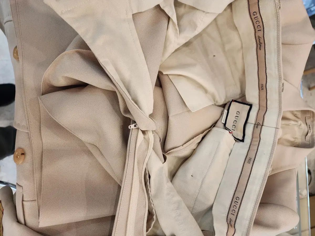 グッチ ベージュ ダブル ブレスト ドリル ブレーザー セットアップ 679467 46 KANDAIZUMI_COM
