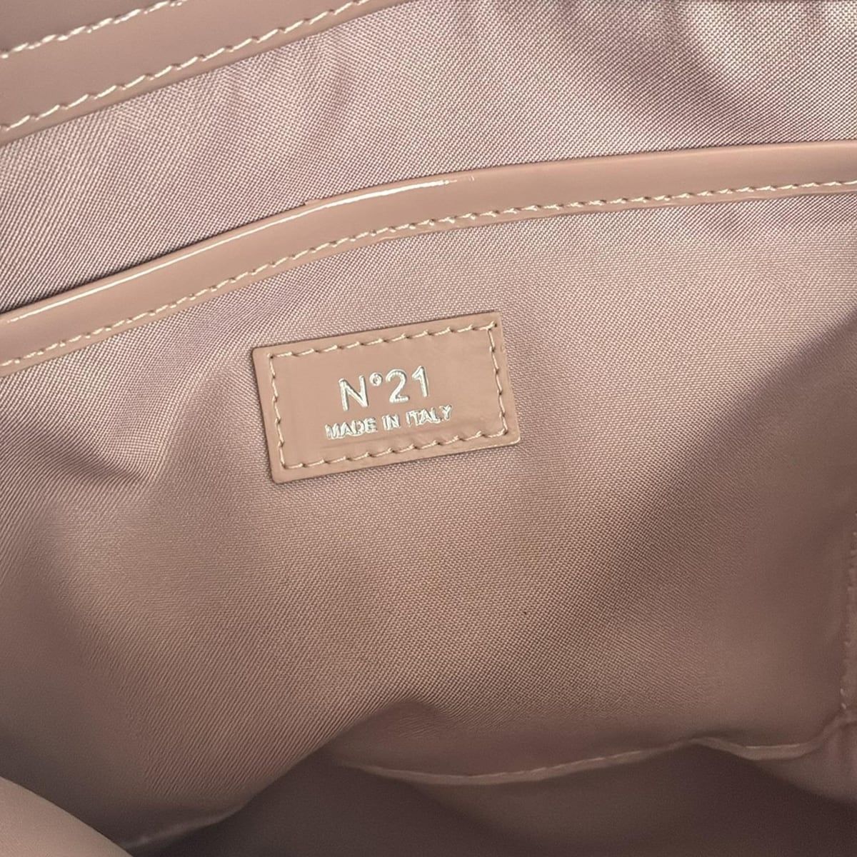 ピンクベージュ レザー