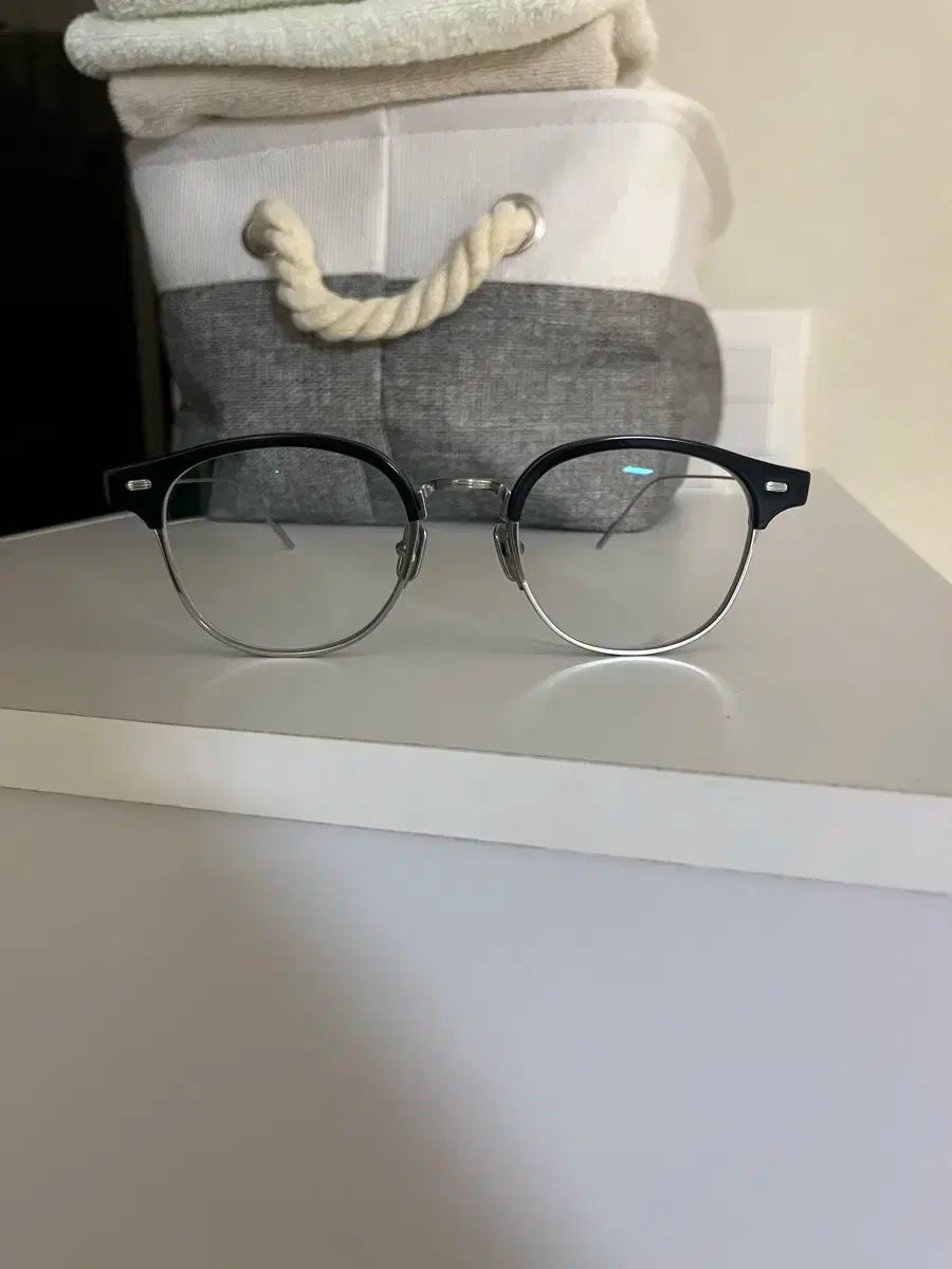 ブローフレーム