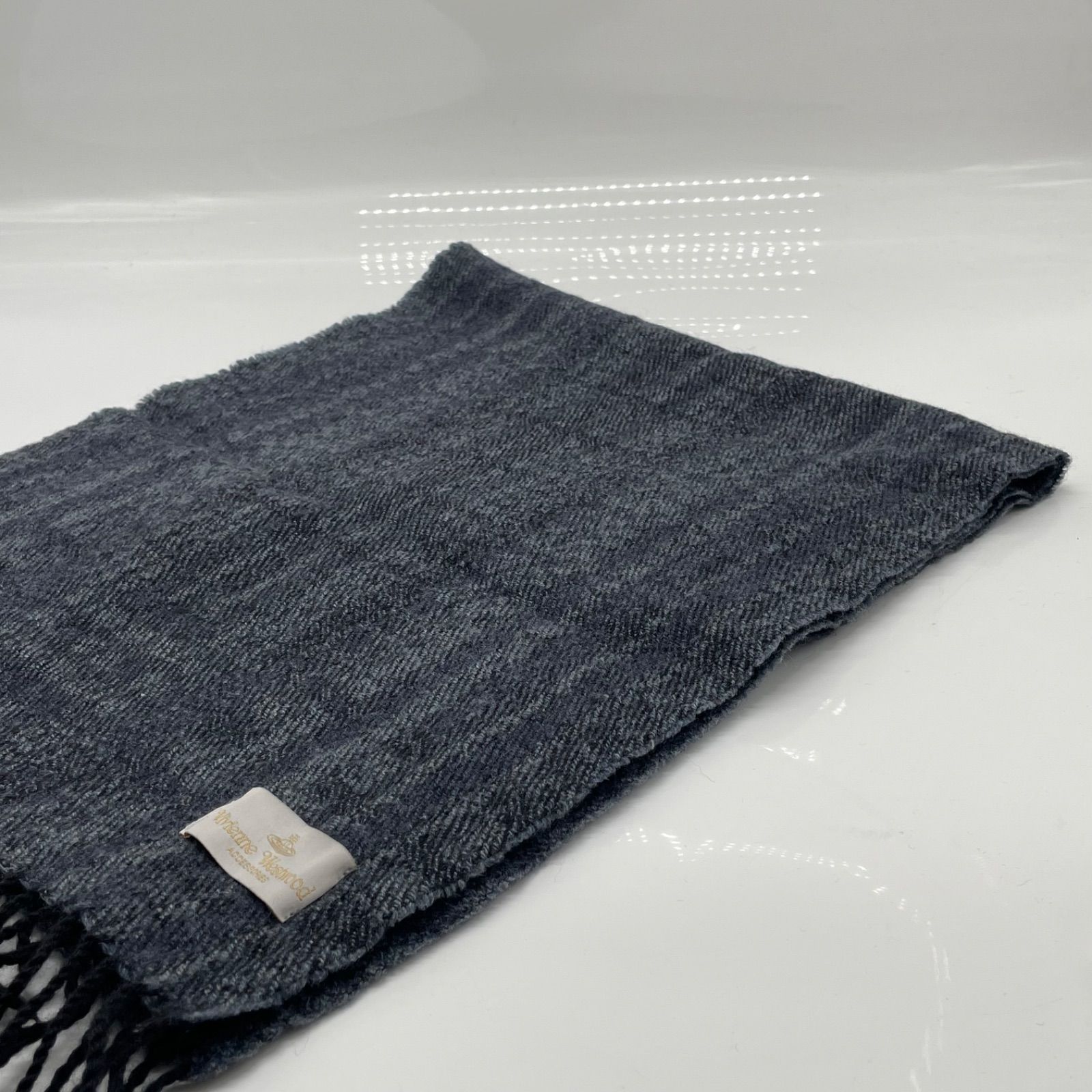 Vivienne Westwood フリンジ付きマフラー Vivienne Westwood ブラック マフラー フリンジ付き - メルカリ