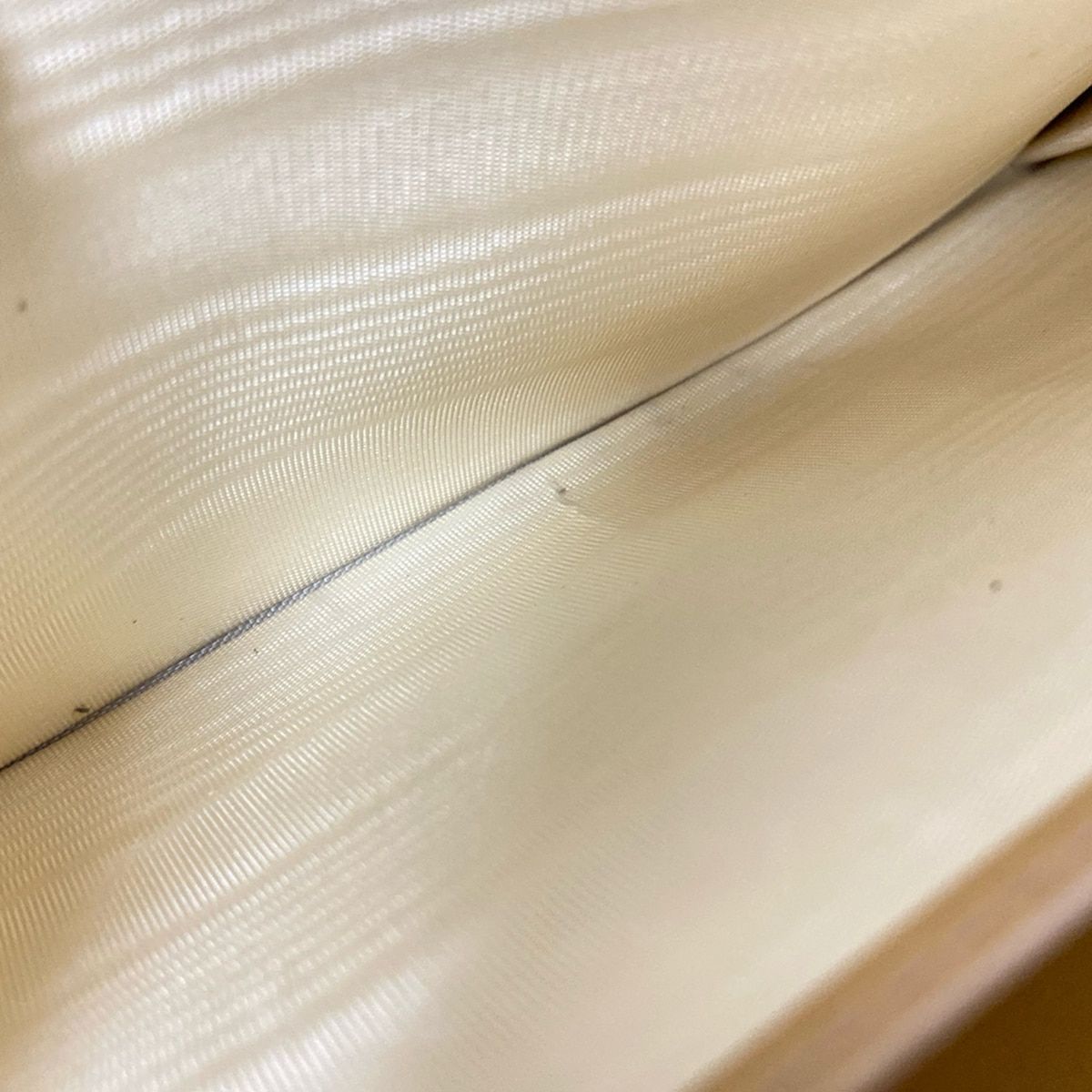 - グレーベージュ