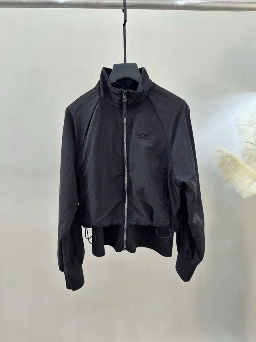 PXG レディース ブラック クロップド ウィンドブレーカー ジャケット