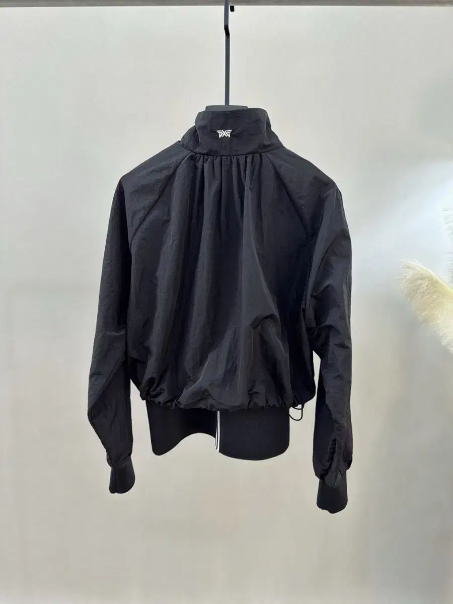 PXG レディース ブラック クロップド ウィンドブレーカー ジャケット