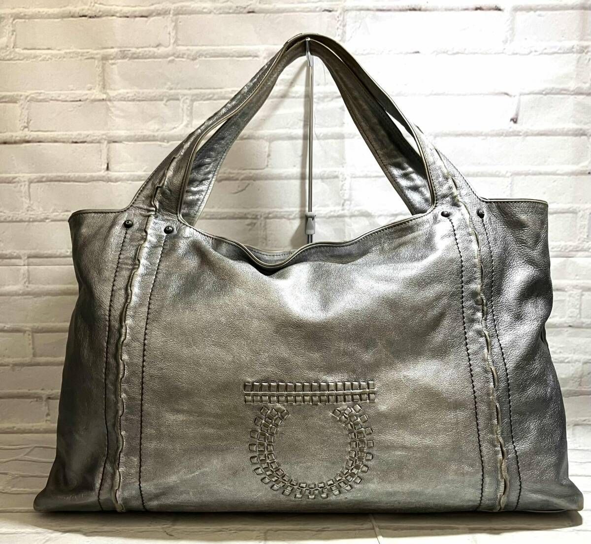 Salvatore Ferragamo サルヴァトーレフェラガモ レザートートバッグ シルバー GG-21A258