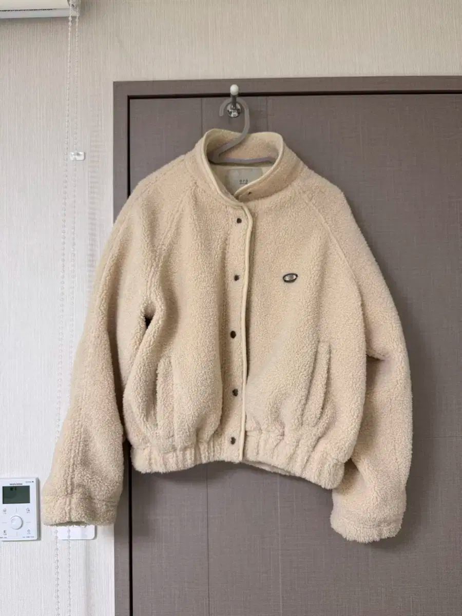 オロ oro コンフィ フリースジャケット バタークリーム