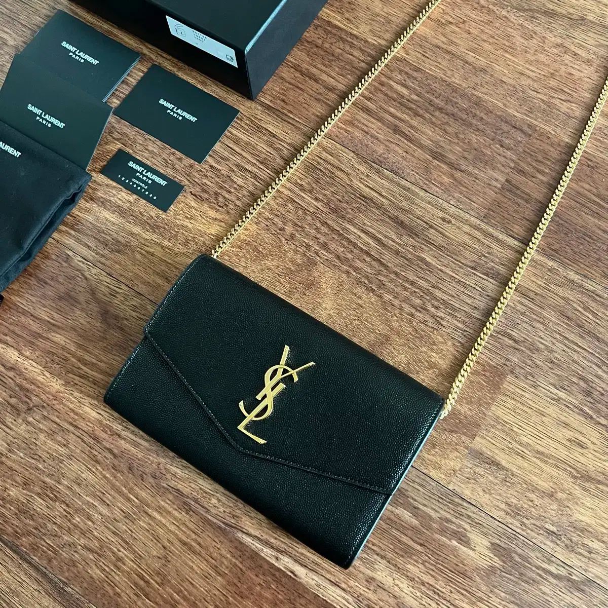 イヴ サンローラン アップタウン チェーン クロスバック ゴールド