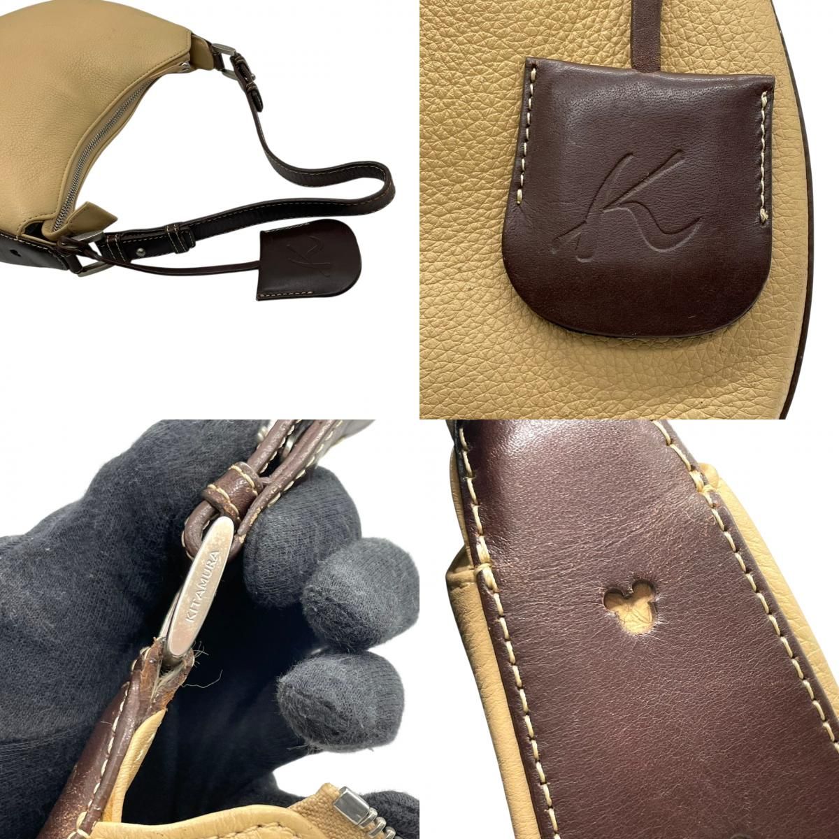 コラボ キタムラ ディズニー ワンショルダーバッグ レザー バイ ベージュ ブラウン レディース 肩掛け Kロゴチャーム 東京ディズニーリゾート Kitamura x Disney ホーボーバッグ U1 DECORATOM_COM_BR