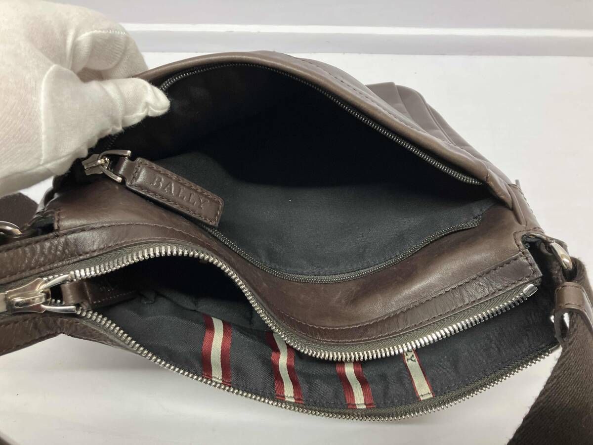 ショルダーバッグ レザー