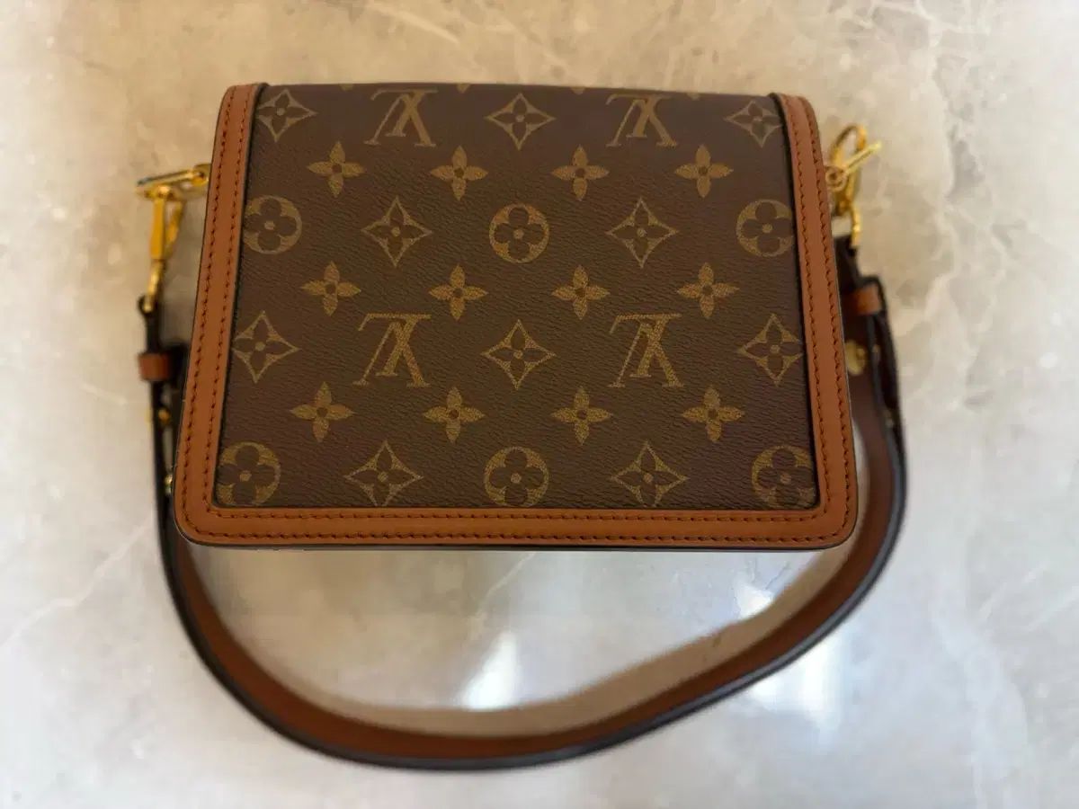 Louis Vuitton ルイヴィトン モノグラム ミニ ドーフィン ショルダーバッグ