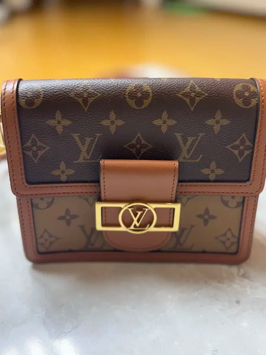 Louis Vuitton ルイヴィトン モノグラム ミニ ドーフィン ショルダーバッグ