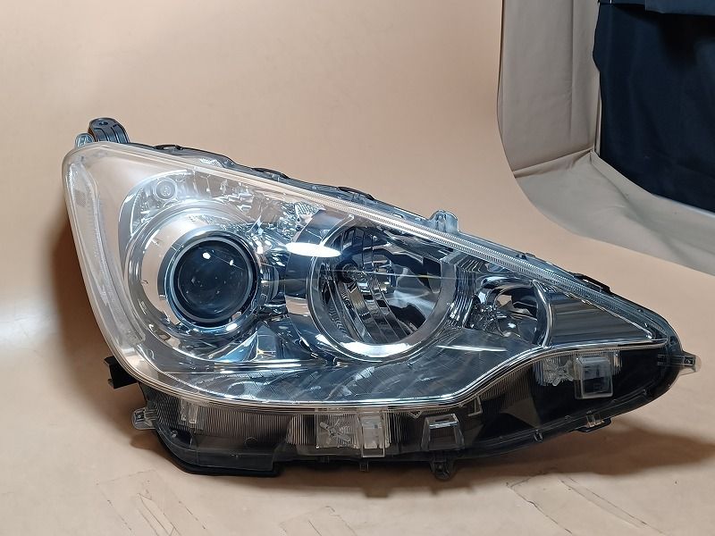 コーティング済  アクア NHP10 右ヘッドランプ・ヘッドライト S コイト 52-244 81110-52E60 1F7