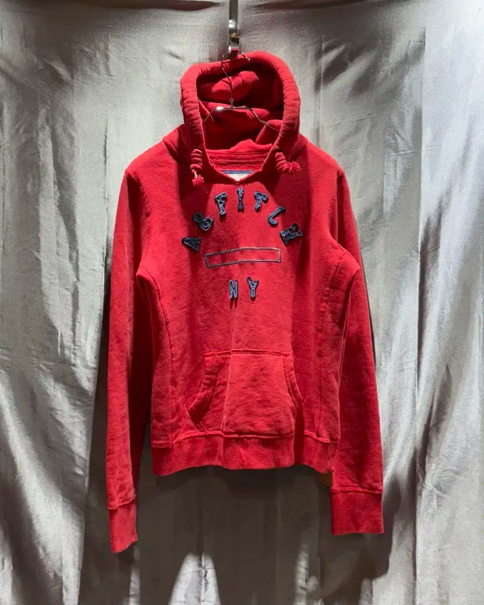 L Abercrombie アバクロンビー レッド Tシャツ 刺繍 WHO