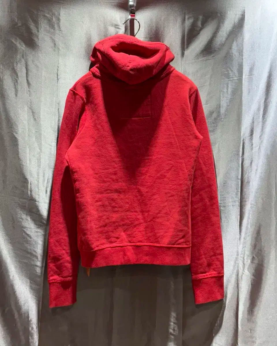 アバクロンビー レッド