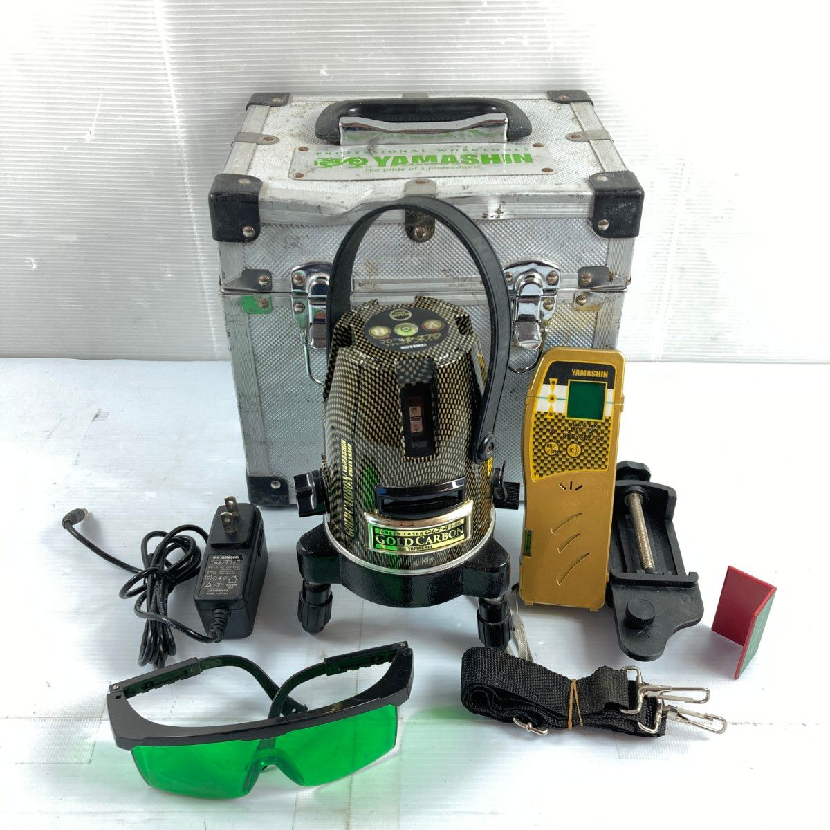 山真 グリーンレーザー墨出し器 受光器 ケース付属 校正歴不明 GLZ-4 ゴールドカーボン