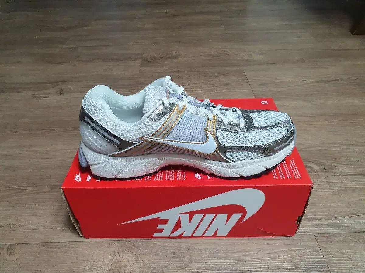  NIKE ボメロ5 ランニングシューズ 285 その他 靴