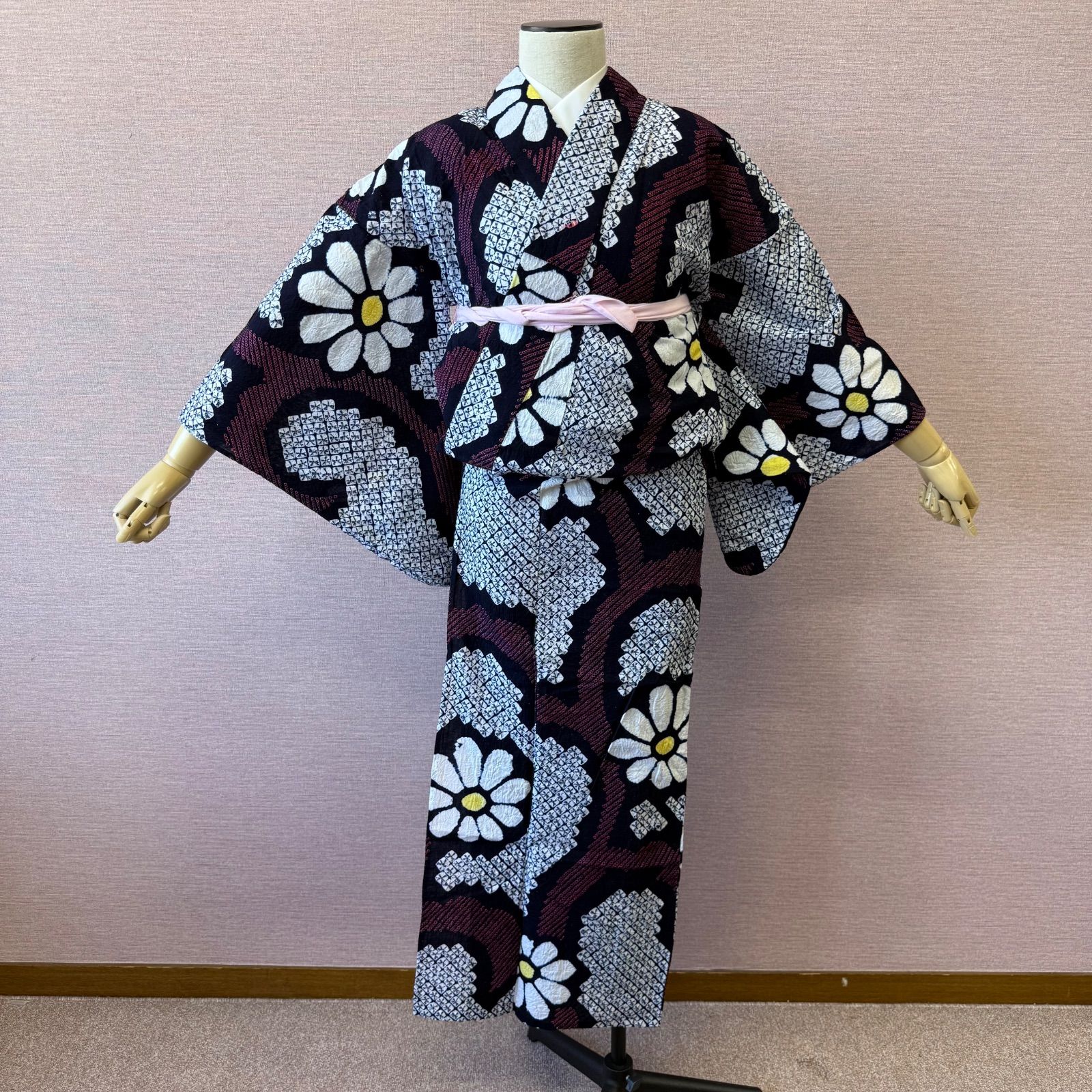 平和屋着物□極上 夏物 浴衣 有松鳴海絞り 草花文 黒地 綿 逸品